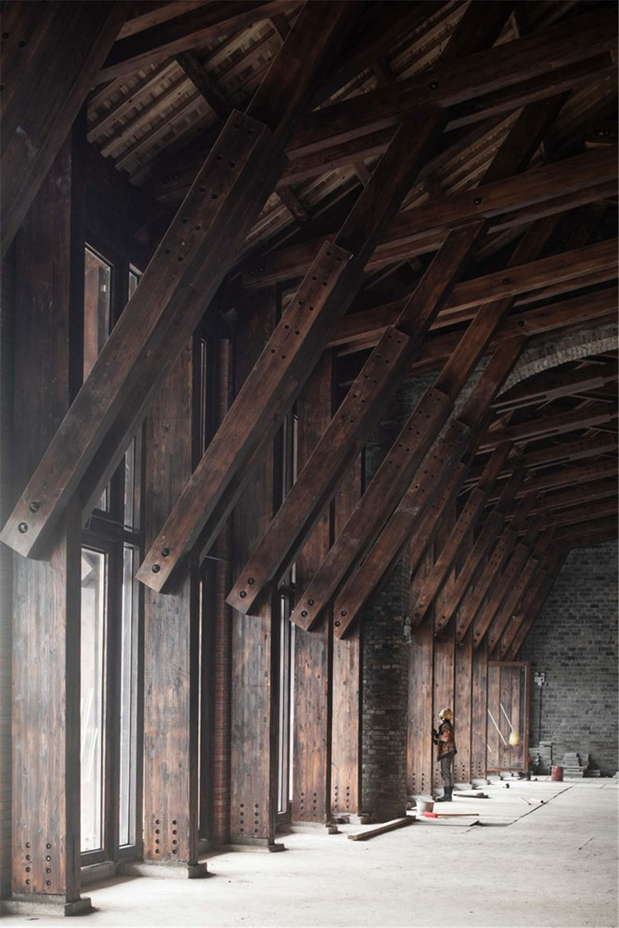 FCC-07-1_改造建筑-木桁架结构-Renovated_building_-_wood_truss_structure-摄影：DID_STUDIO.jpg