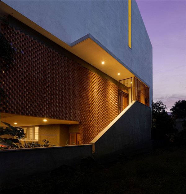 Side_facade.jpg