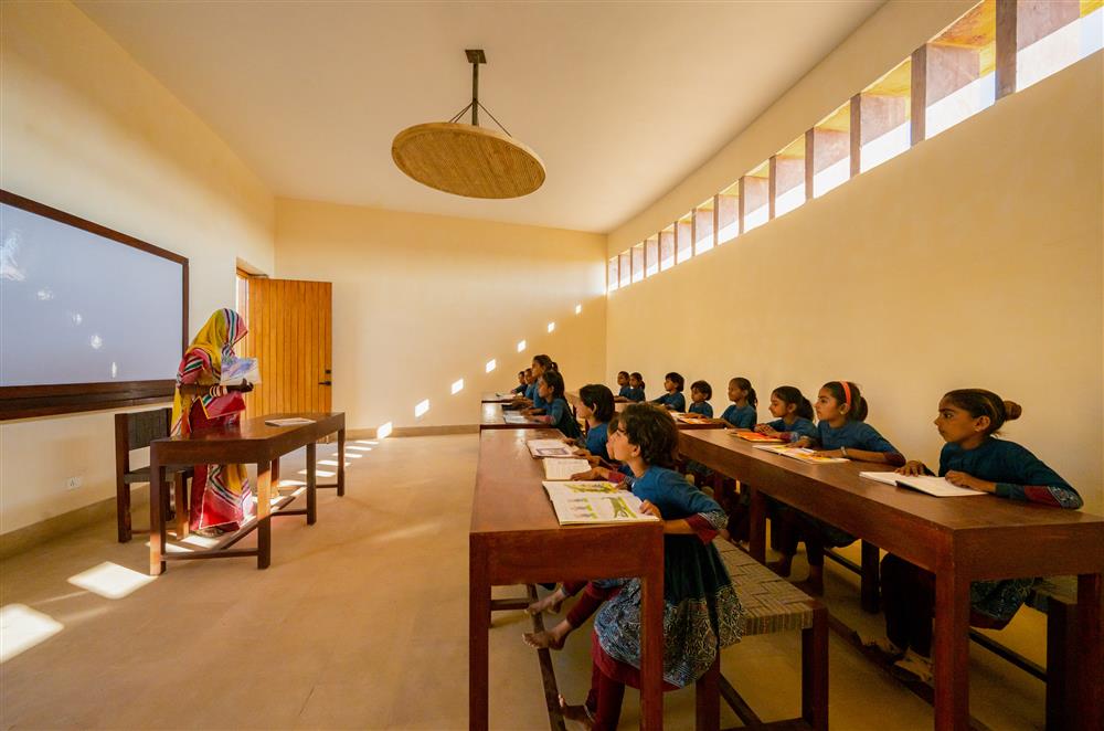 diana-kellogg-architects-rajkumari-ratnavati-girls-school-india-architecture_dezeen_2364_col_15.jpg