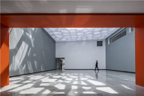 09从入口走廊看前厅  Front hall viewed from the entrance corridor.jpg