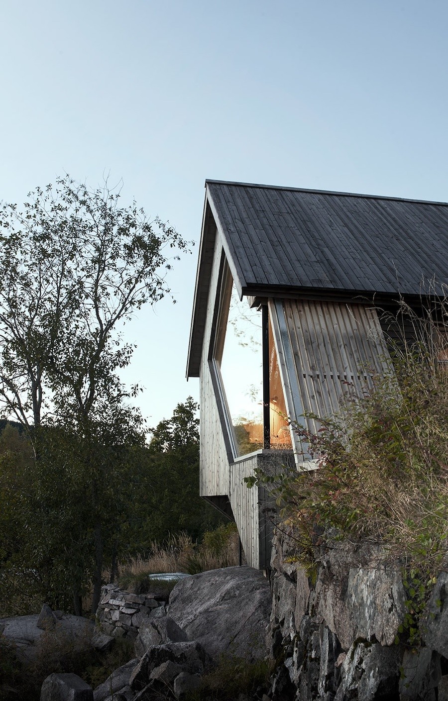 003-cabin-in-nordmarka-norway-by-rever-drage-architects-960x1503.jpg