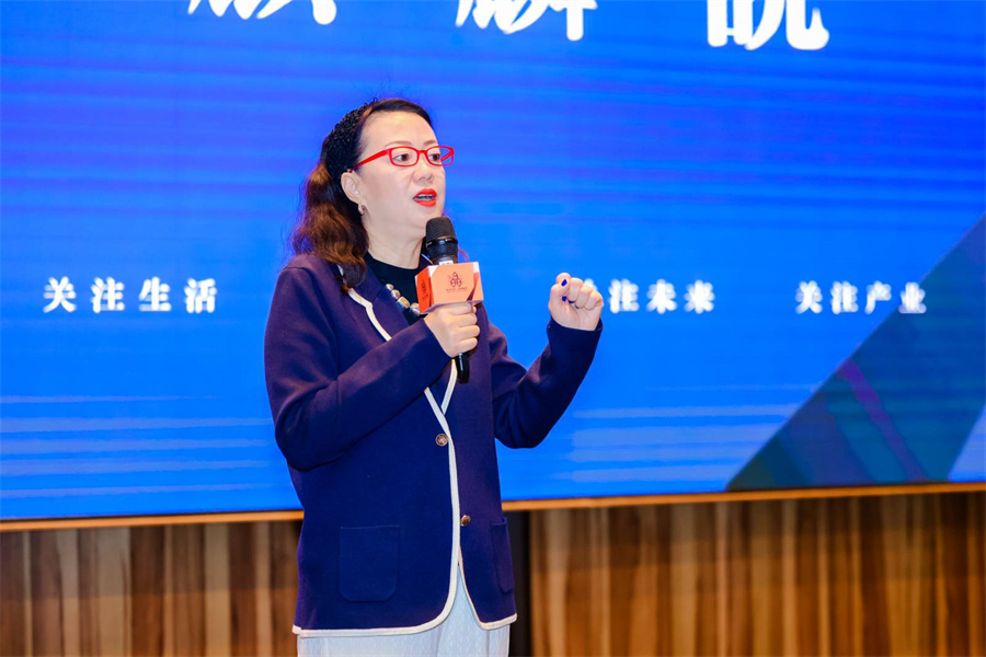 配图2-组委会秘书长张焕蓉女士.jpg