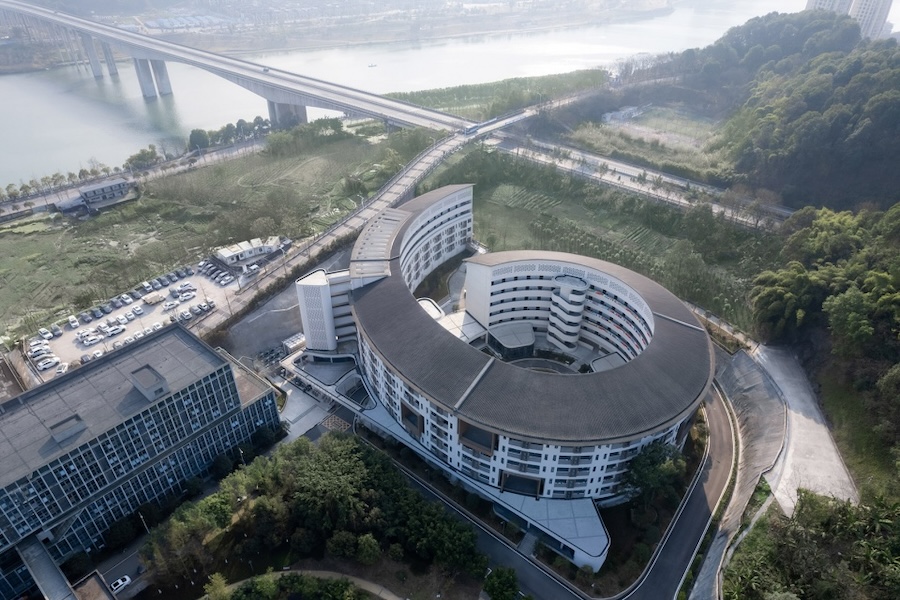 02-chongqing-college-of-mobile-communication-hechuan-campus-by-ig·architects-960x640.jpeg