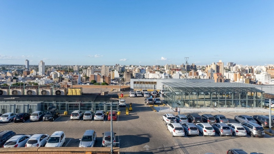 2-remodeling-in-nuevocentro-shopping-by-ar-mondejar-arquitectos-960x540.jpeg