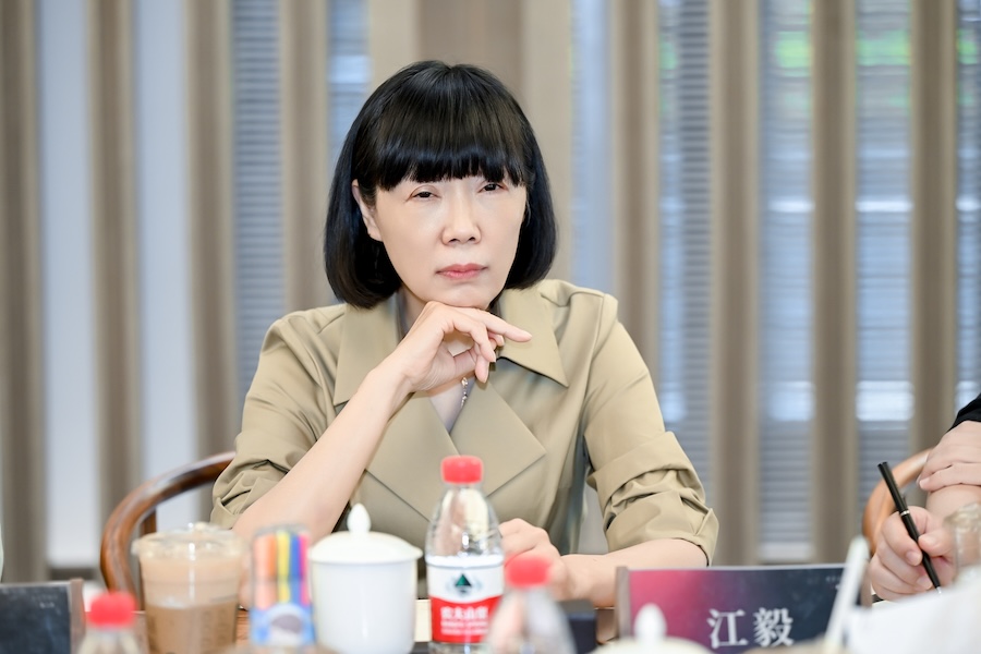 江毅讨论.jpg 江毅讨论.jpg