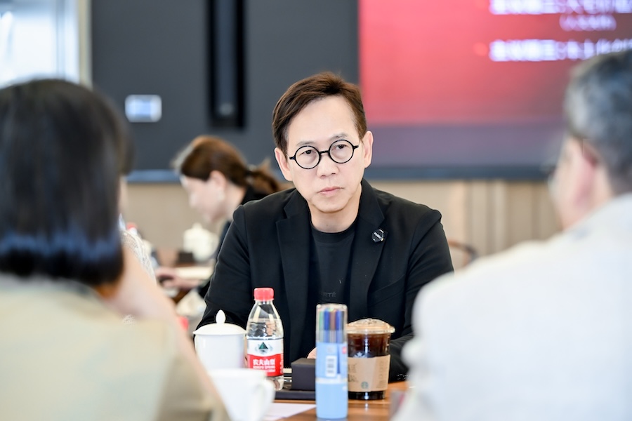 梁景华讨论.jpg 梁景华讨论.jpg