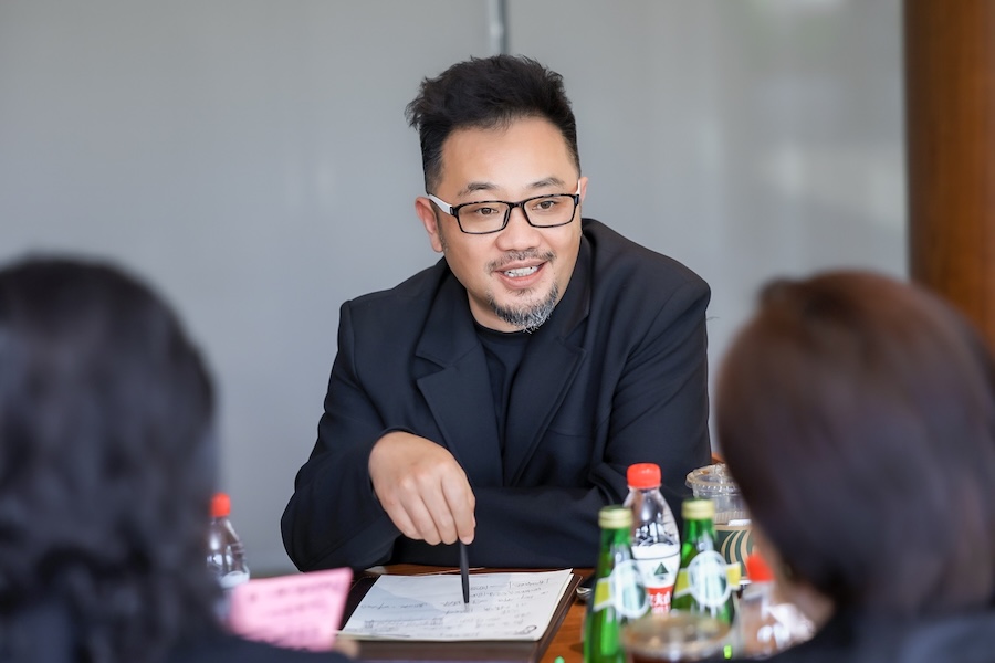 王践讨论.jpg 王践讨论.jpg