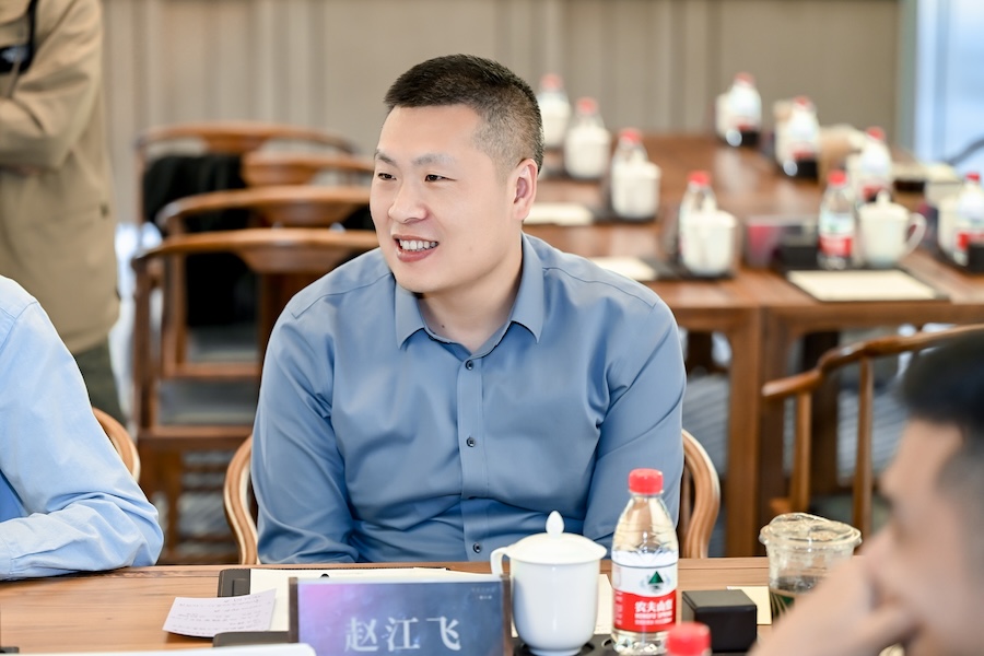 赵江飞.jpg 赵江飞.jpg